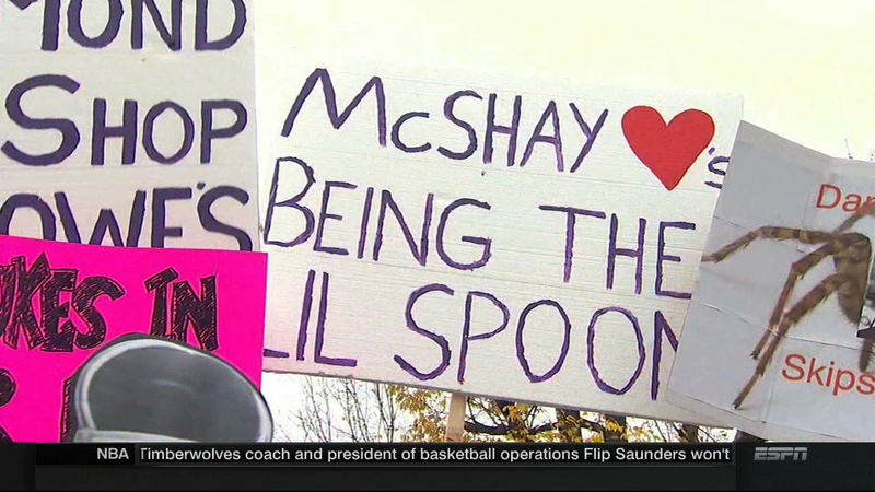 Illustration for article titled Lee Corso Does Butt Chugs: Today's James Madison College GameDay Sign Roundup